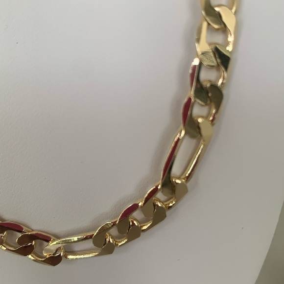 NEW 18k Gold Plated Figaro Necklace 18” Long GIFT - Picture 10 of 11